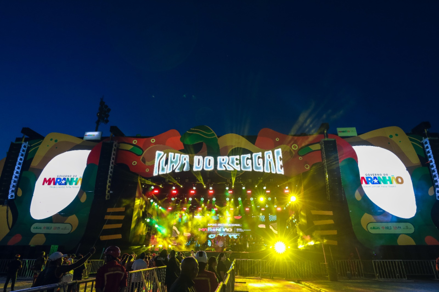 Primeira noite do Festival Ilha do Reggae reúne milhares de pessoas na Arena Jamaica Brasileira