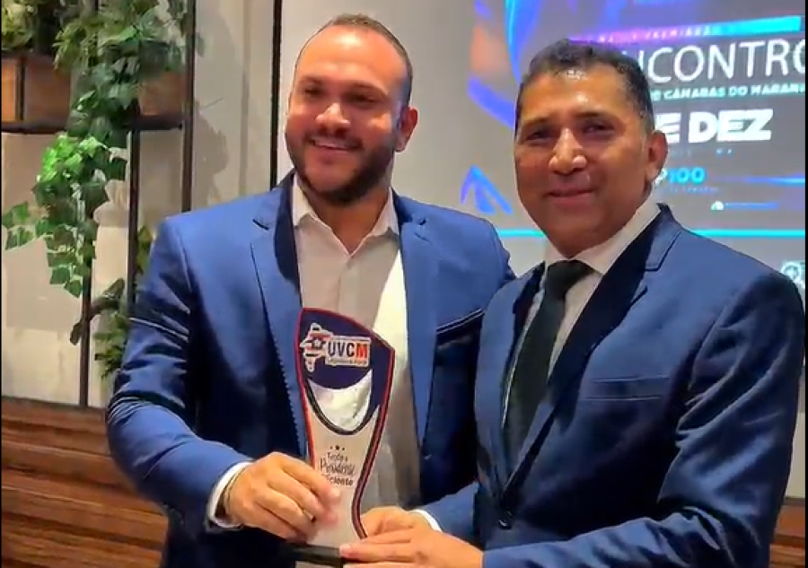 Presidente da Câmara de São Francisco do Brejão participa de encontro estadual e recebe premiação