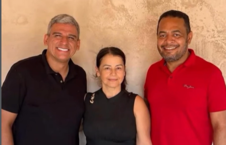 Francisco do Robertão posta foto ao lado do prefeito Fábio Holanda 